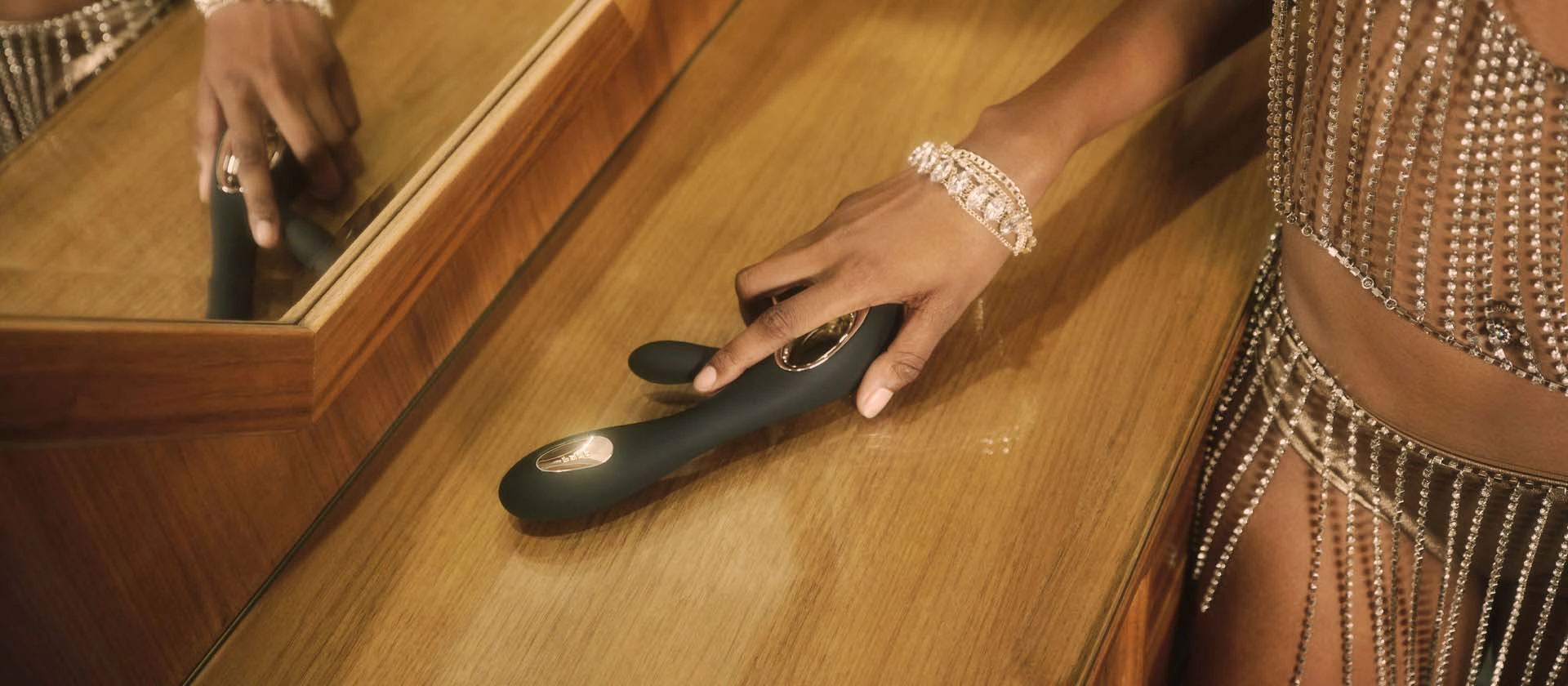 Thanks to LELO’s WaveMotion™ technology, SORAYA Wave’s sculpted tip surges in like a finger massage like no other vibrator, reaching your G-spot with ease.